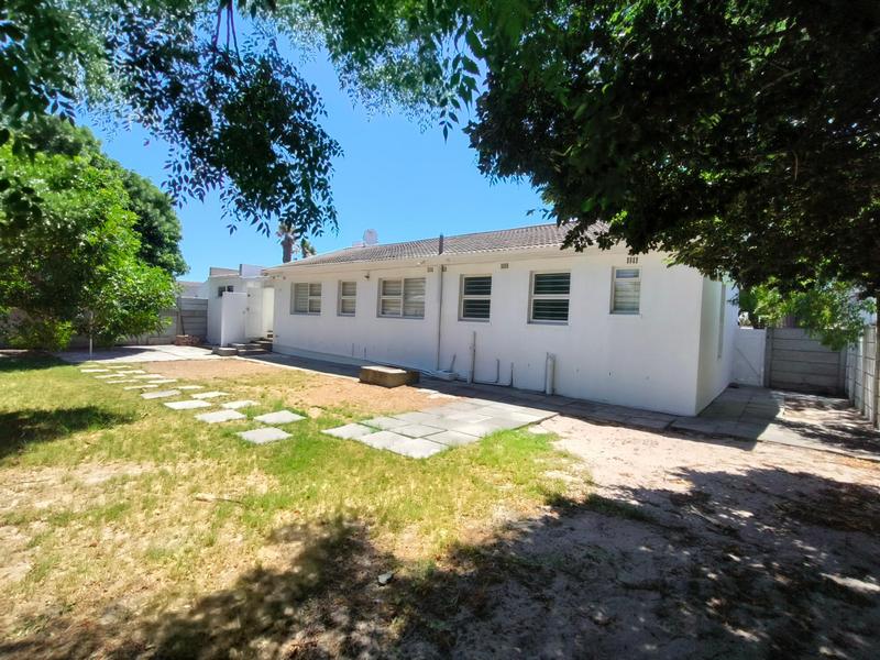 To Let 4 Bedroom Property for Rent in Table View Western Cape